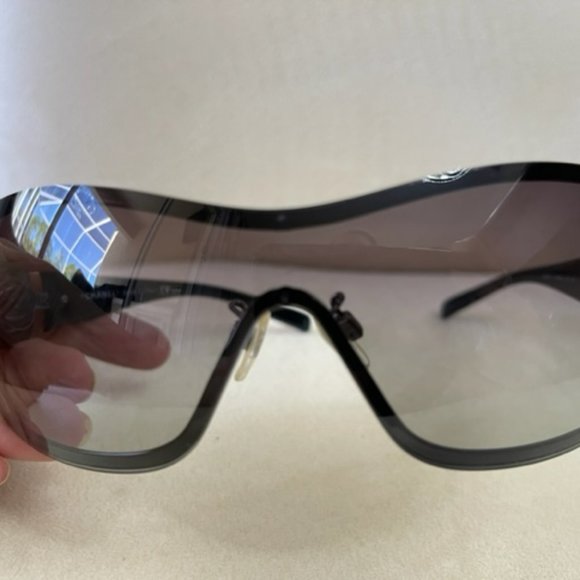 Chanel 4164-B 108/8G Rimless Shield Sunglasses Swarovski Crystal Camellia GREAT - Picture 2 of 12